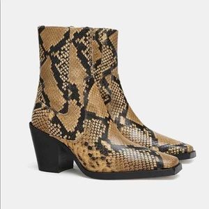 Zara Shoes - ZARA SNAKE SKIN PRINT LEATHER BLOCK HEEL BOOTS Zara Shoes - ZARA SNAKE SKIN PRINT LEATHER BLOCK HEEL BOOTS